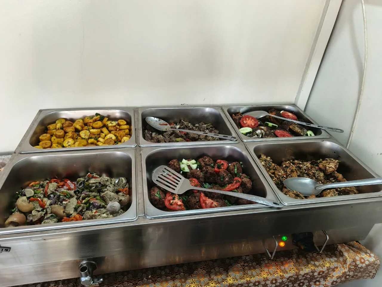 Buffet du restaurant de l'Anglicane Guest House — photo 8