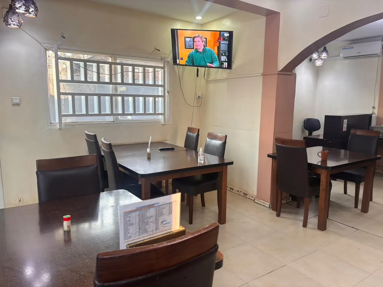 Salle du restaurant de l'Anglicane Guest House — photo 4